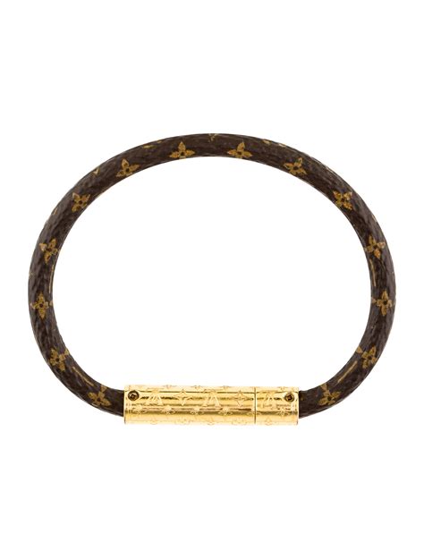 lv sign it bracelet